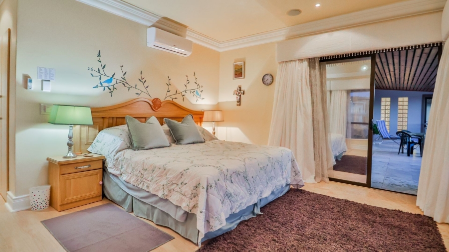 6 Bedroom Property for Sale in Myoli Beach Western Cape